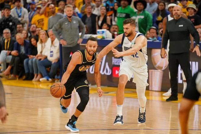 运动鞋的高 运动鞋的高