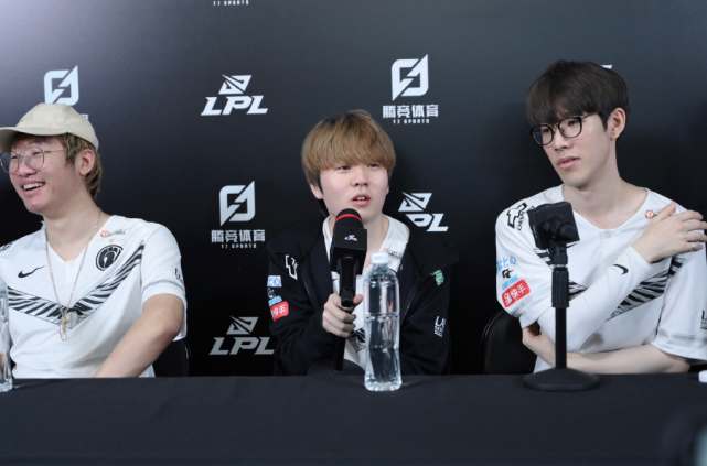 在绿茵场上 在绿茵场上